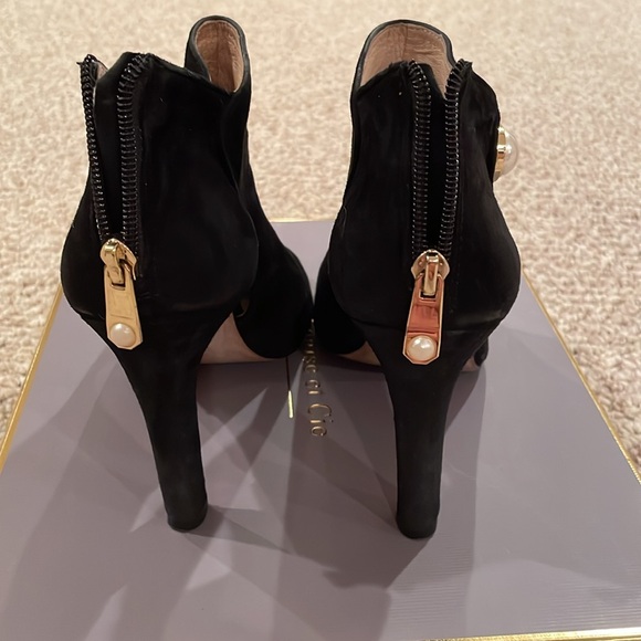 Louise Et Cie Illisa Suede Pearl Gold Embellished Cut Peep Toe Zip Shootie - Picture 4 of 6